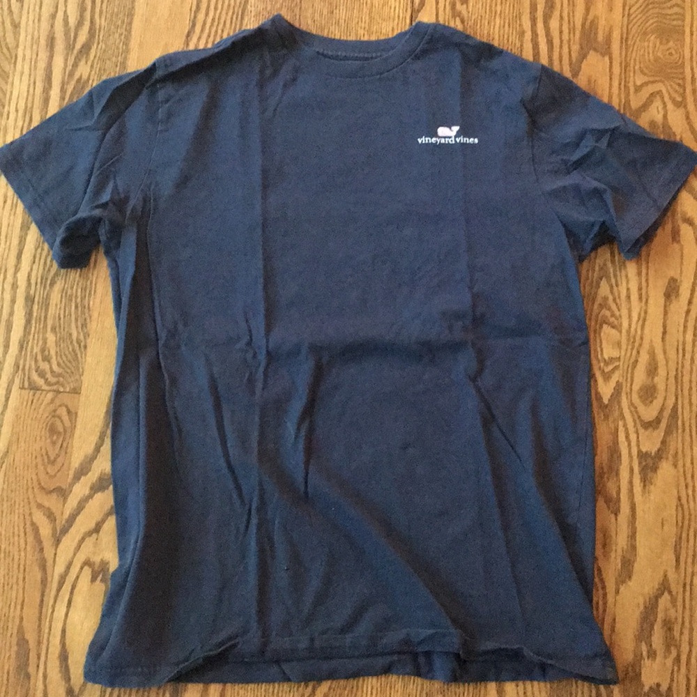 Vineyard Vine logo shirt